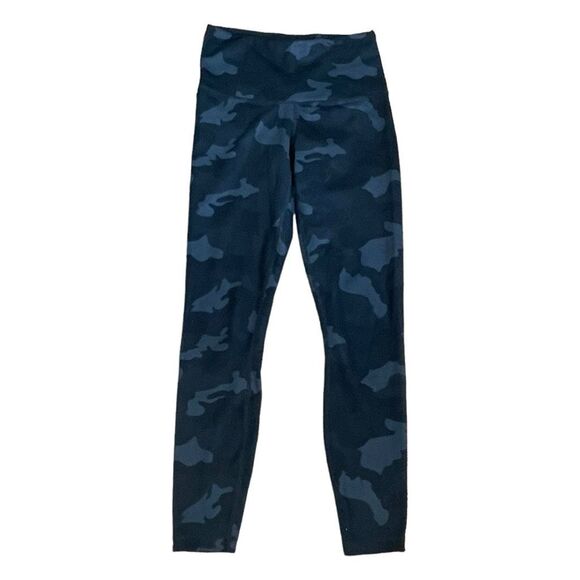 Yogalicious Camo Print 7/8 Mid-Rise Leggings Black Gray Stretch Knit Yoga XS - Picture 1 of 4